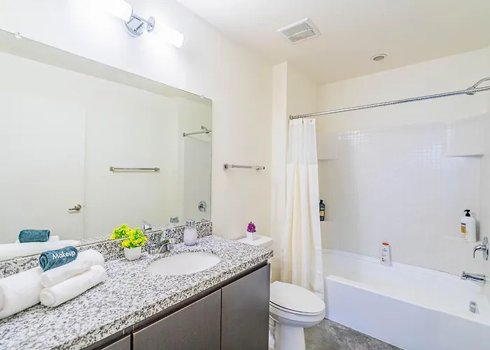 Stunning 2bd - Dt- Gym, Pool, Parking Sleep8 Apartamento