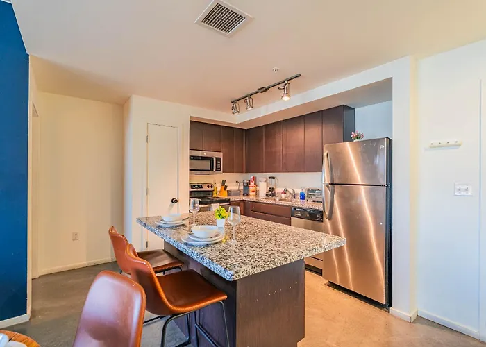 Stunning 2bd - Dt- Gym, Pool, Parking Sleep8 Apartamento *