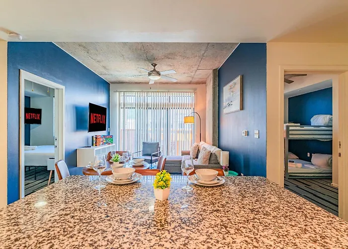 Stunning 2bd - Dt- Gym, Pool, Parking Sleep8 Phoenix