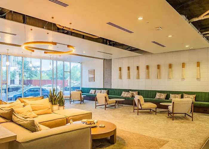Stunning 2bd - Dt- Gym, Pool, Parking Sleep8