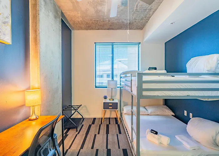Stunning 2bd - Dt- Gym, Pool, Parking Sleep8 Apartamento