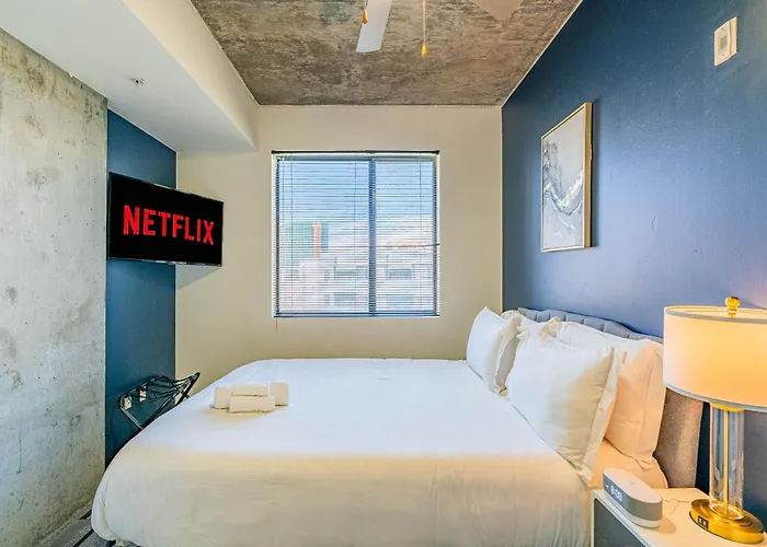Apartamento Stunning 2bd - Dt- Gym, Pool, Parking Sleep8 *