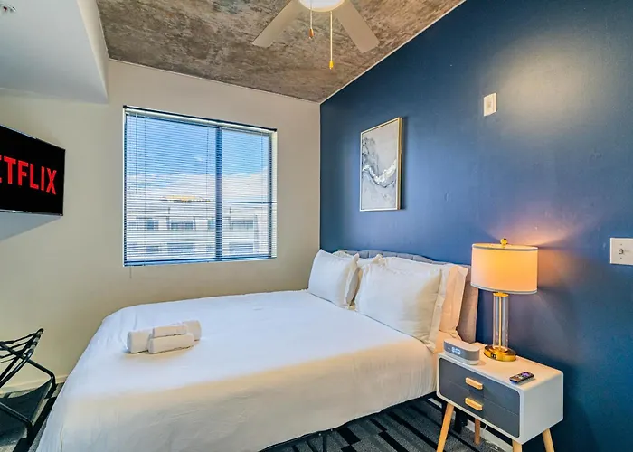 Stunning 2bd - Dt- Gym, Pool, Parking Sleep8 Apartament Phoenix