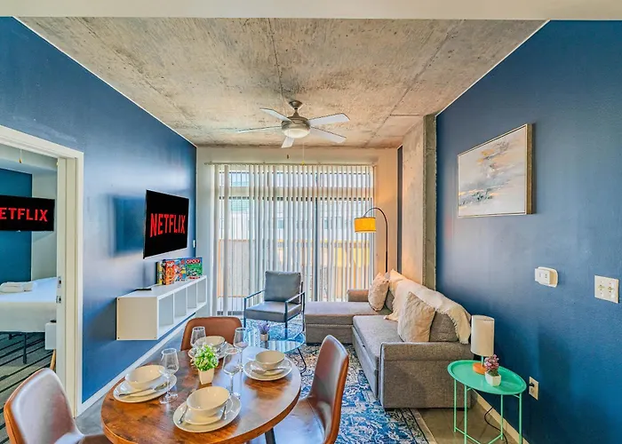 Stunning 2bd - Dt- Gym, Pool, Parking Sleep8 Apartamento